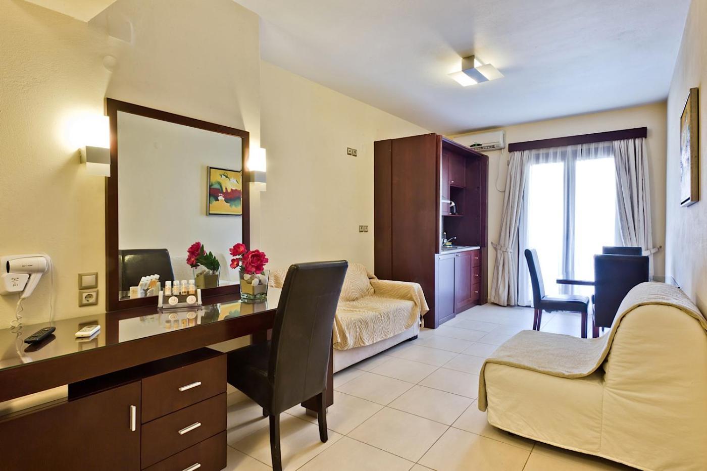 Socrates Hotel Apartments Karpathos Buitenkant foto