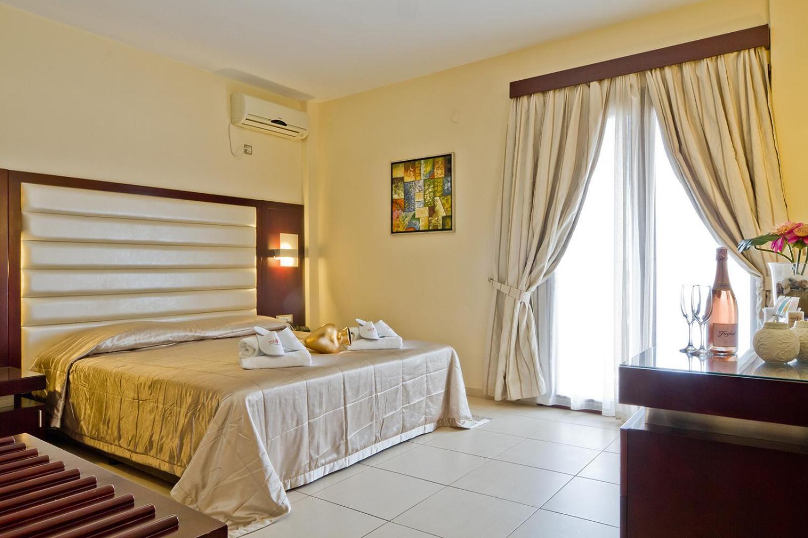 Socrates Hotel Apartments Karpathos Buitenkant foto